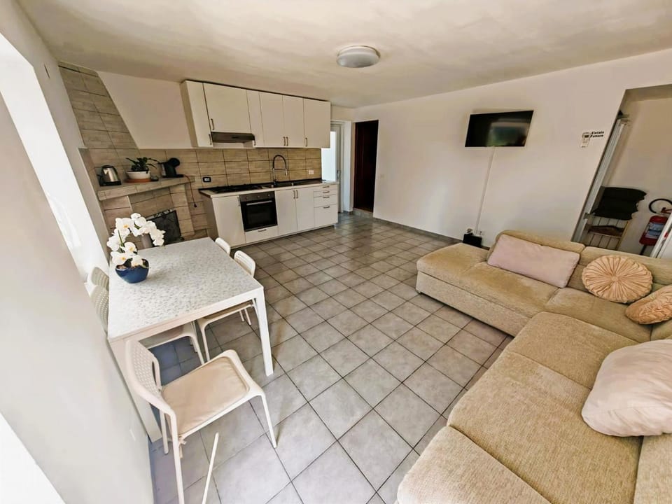 TV and multimedia, Kitchen or kitchenette, Living room, Seating area, Dining area, oven, pet friendly, stove