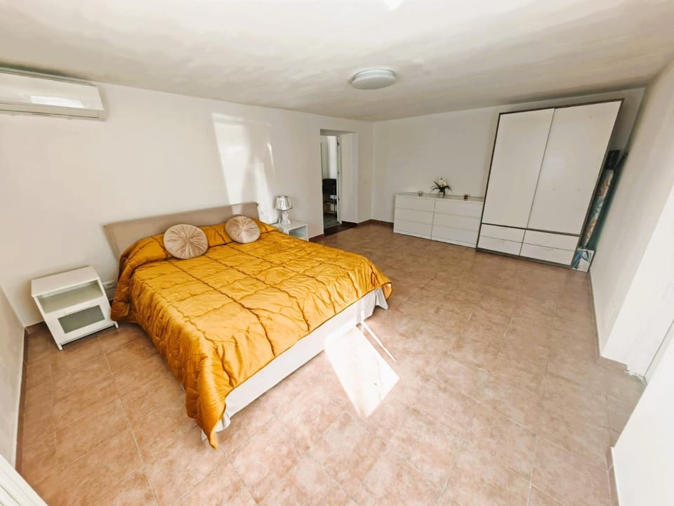 Bed, Photo of the whole room, Bedroom, wardrobe, air conditioner