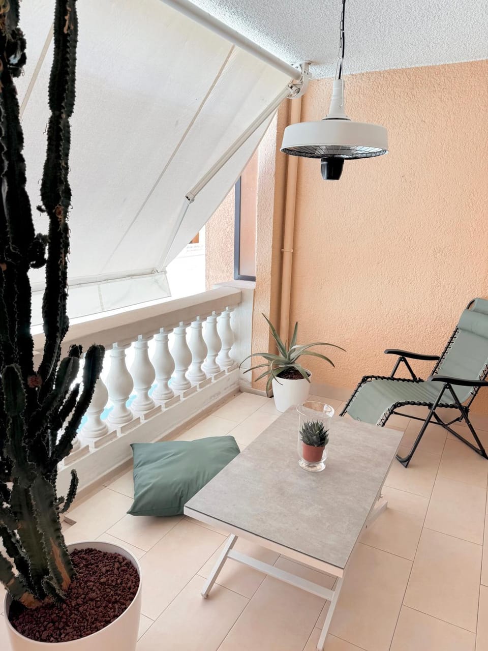 Patio, sunbed