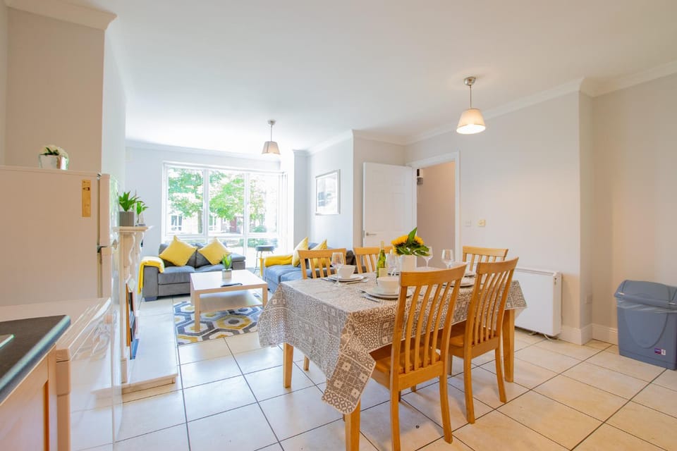 Kitchen or kitchenette, Living room, Seating area