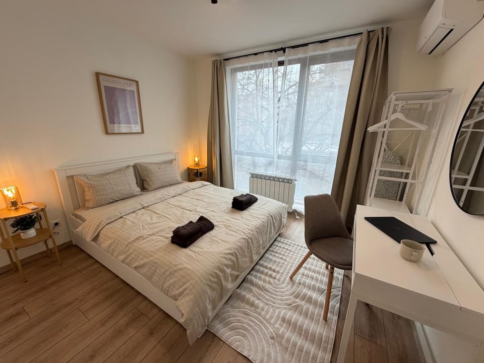 Bed, Bedroom, heating, air conditioner