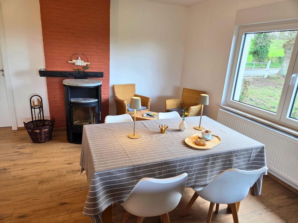 View (from property/room), Living room, Dining area, Quiet street view, oven