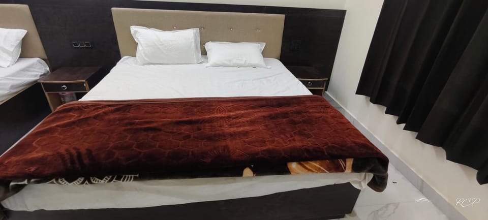 Property building, Bed, Photo of the whole room, Bedroom
