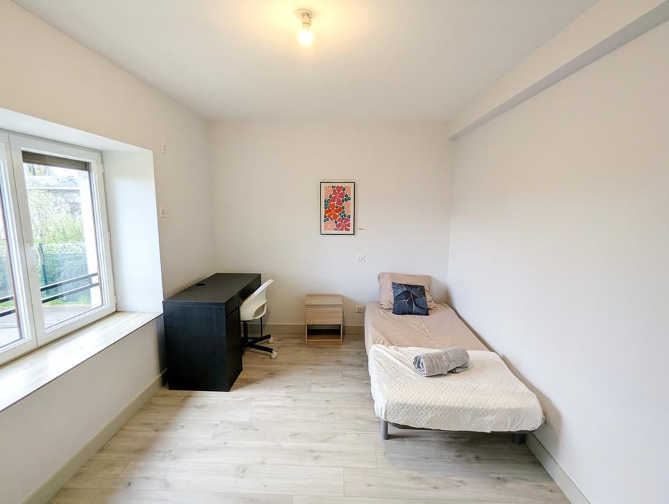 Bed, Photo of the whole room, Bedroom