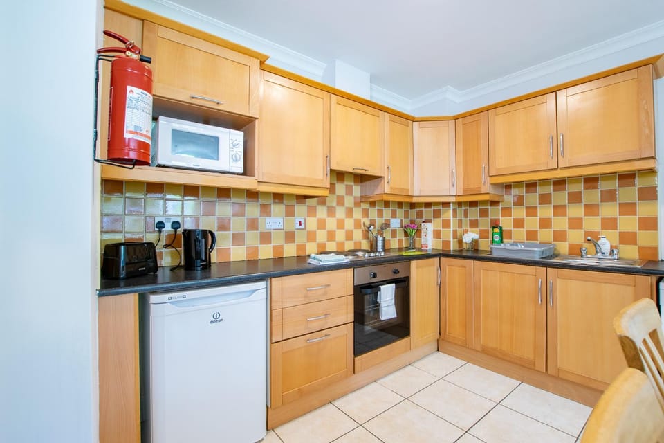 Dining area, oven, stove, toaster