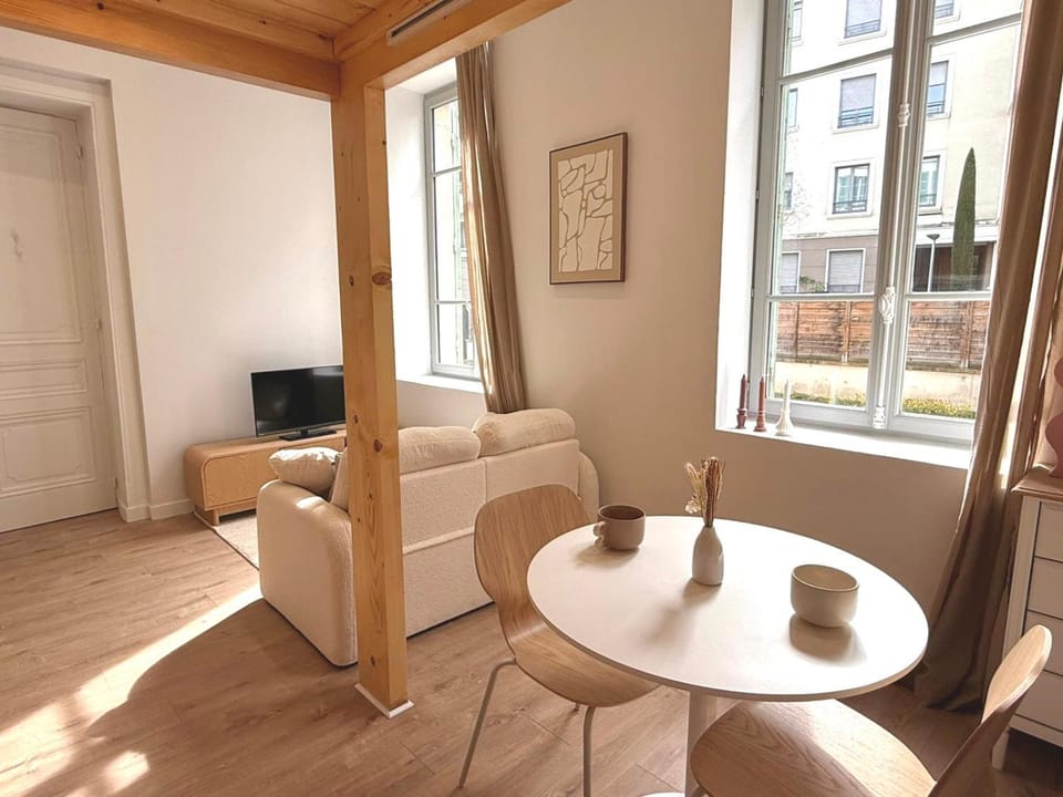 TV and multimedia, Living room, Dining area, heating, internet, air conditioner