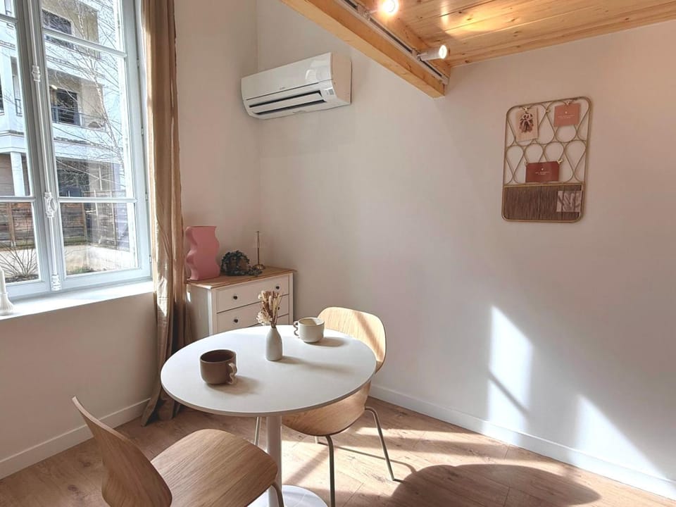 Dining area, heating, internet, air conditioner