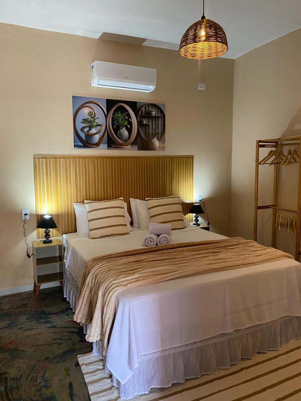 Bed, Bedroom, air conditioner