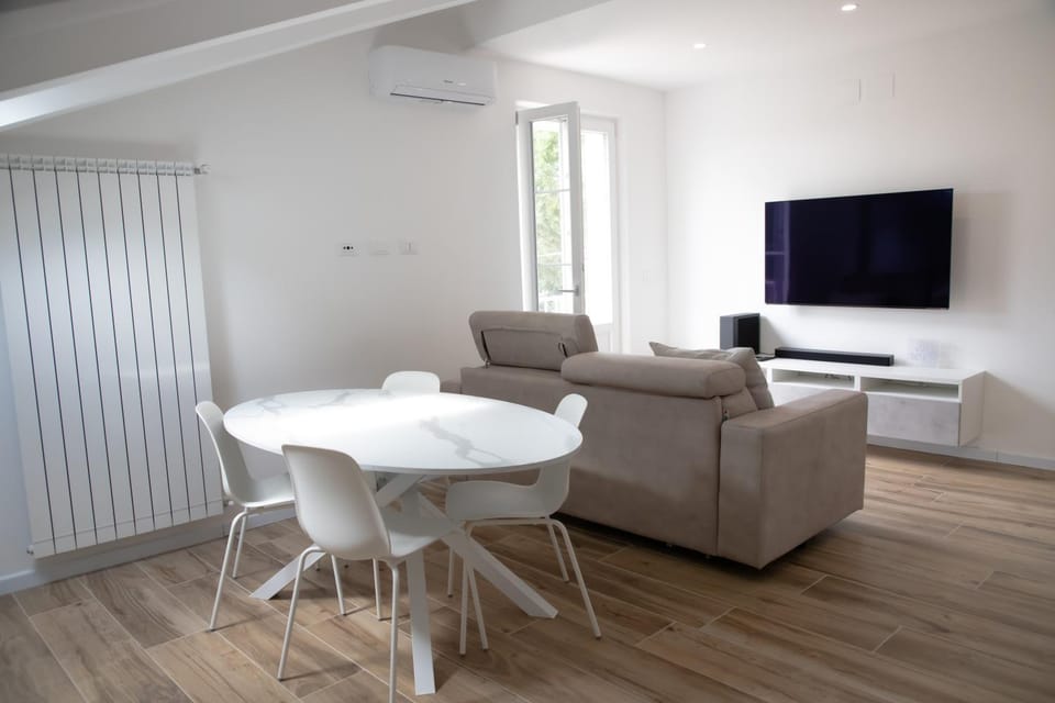 TV and multimedia, air conditioner
