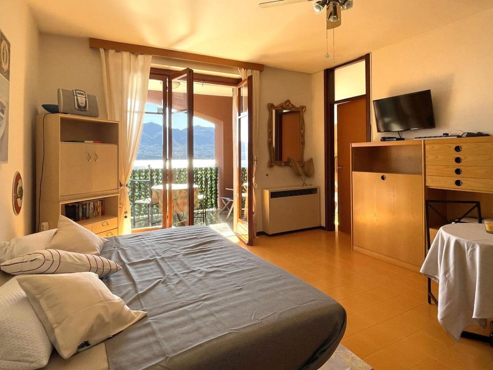 TV and multimedia, Kitchen or kitchenette, Living room