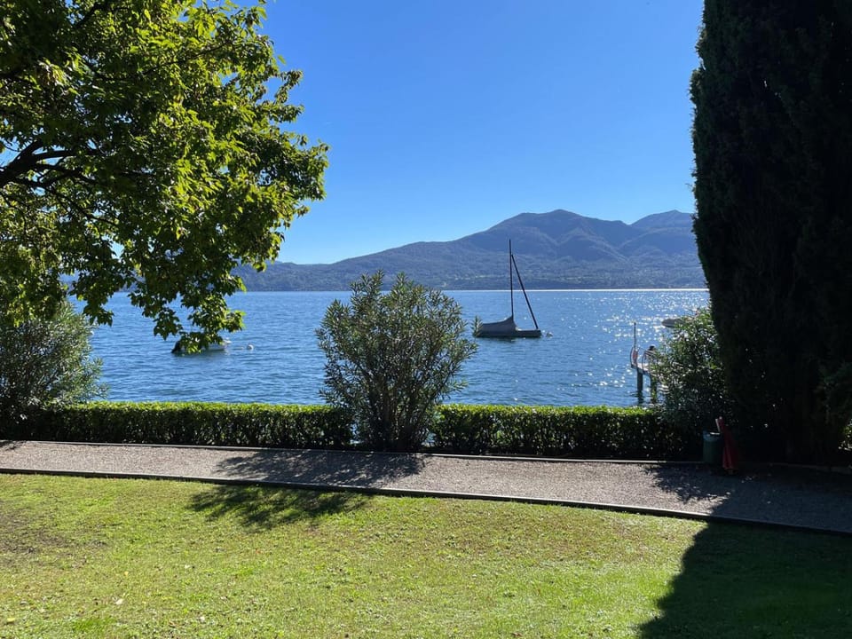 Garden, Lake view, Mountain view