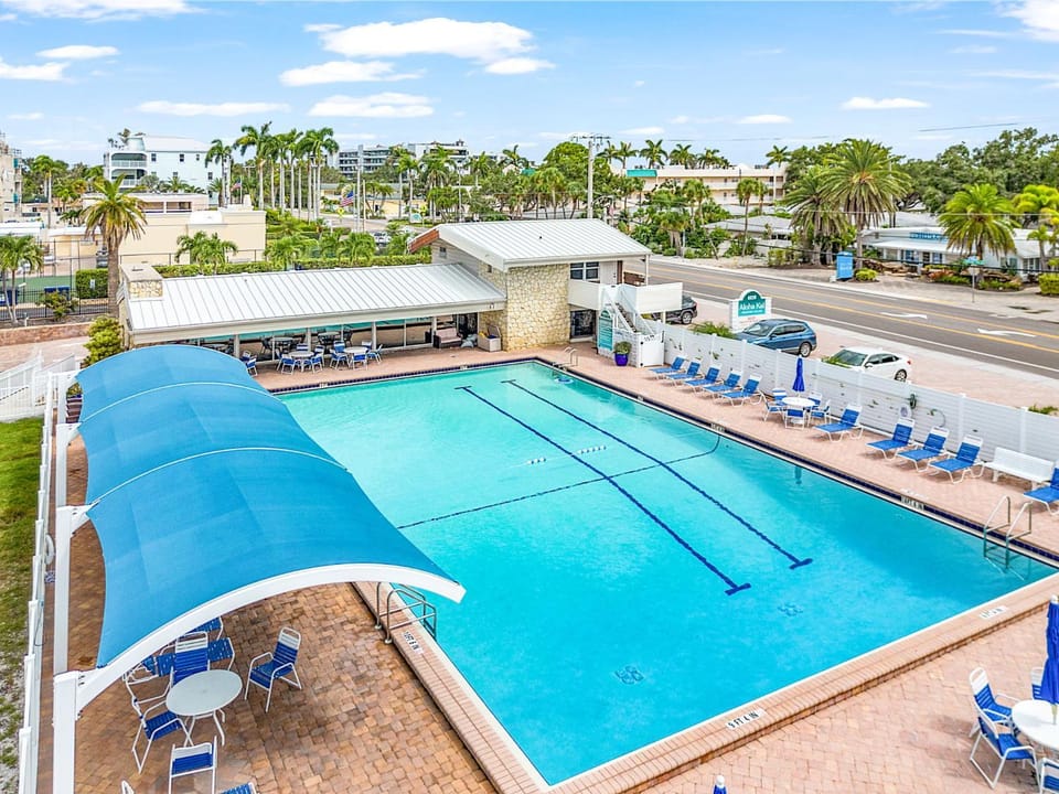 Seaside Fun Awaits in This Bright & Breezy Coastal Escape - Aloha Kai #47 - Roelens House in Siesta Beach
