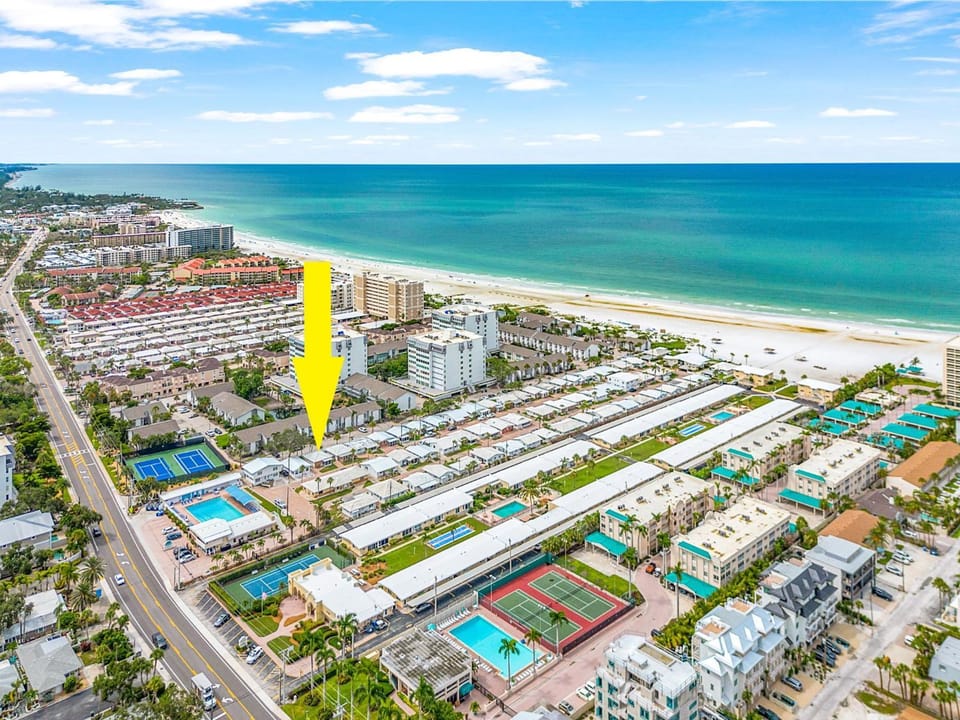 Seaside Fun Awaits in This Bright & Breezy Coastal Escape - Aloha Kai #47 - Roelens House in Siesta Beach