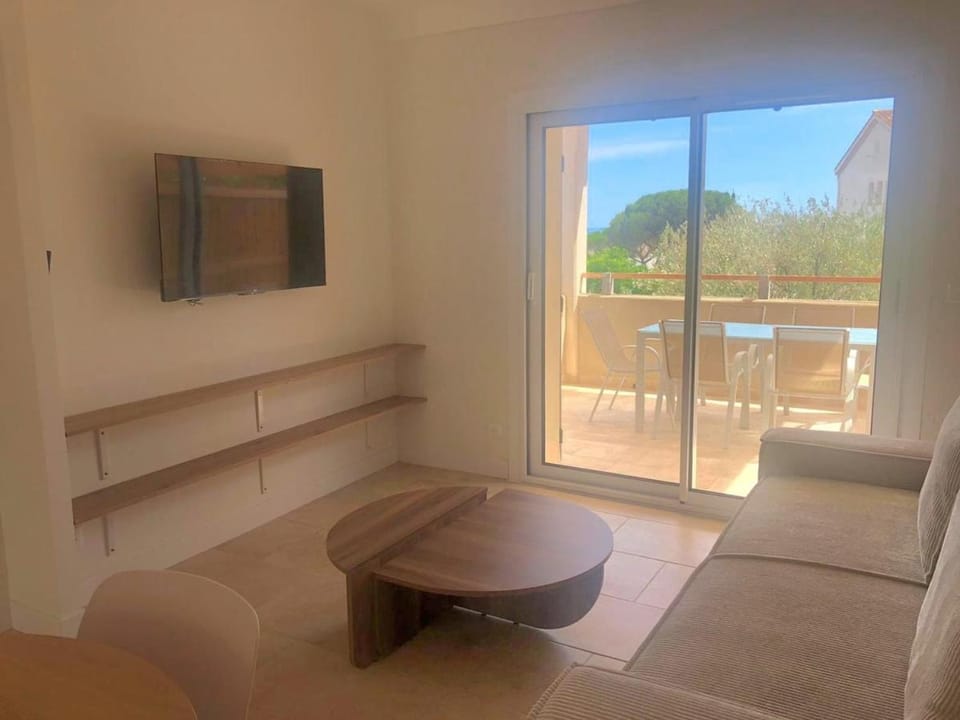 Appartement 6 personnes, grande terrasse vue mer et balnéo Apartment in Sainte-Maxime