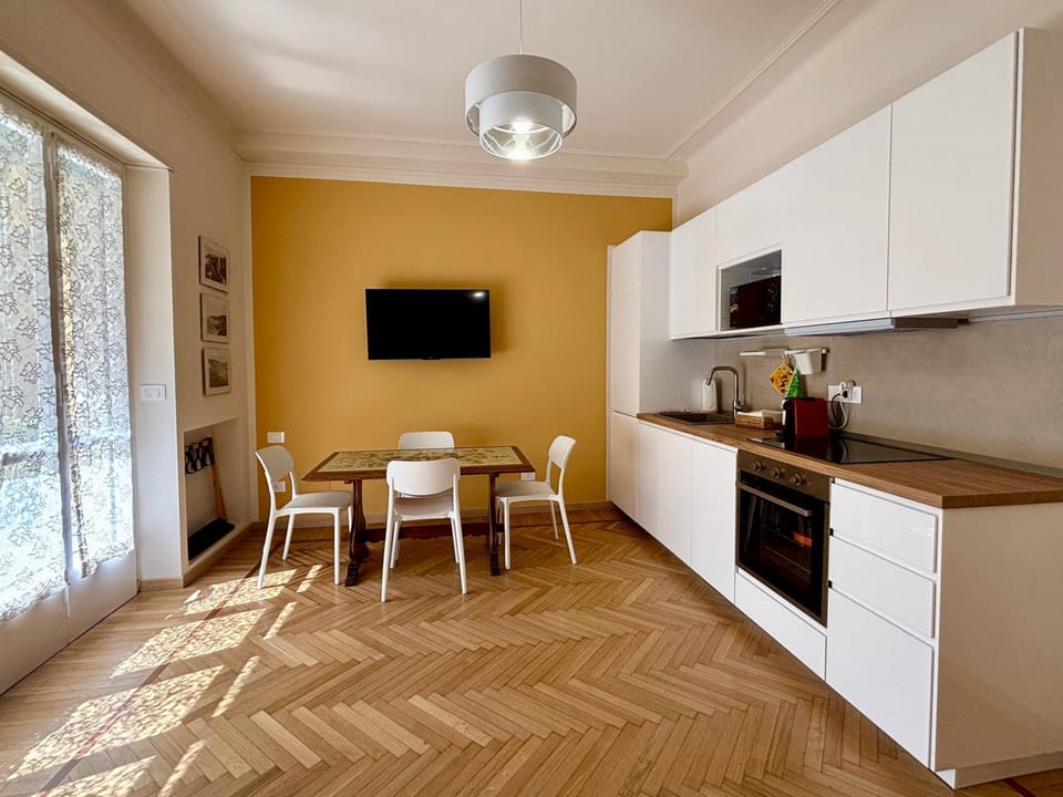 Dining area, kitchen