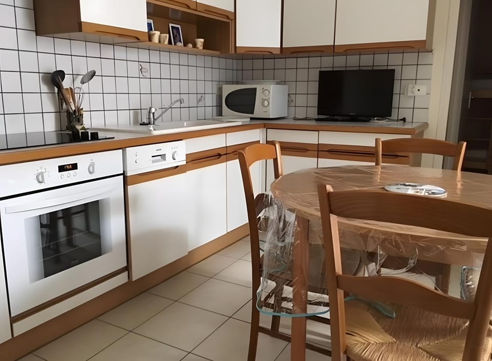Kitchen or kitchenette, Living room
