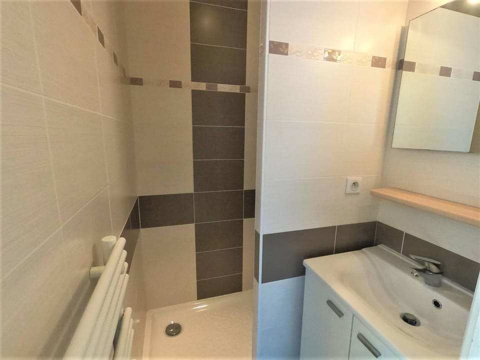 Bathroom, Living room