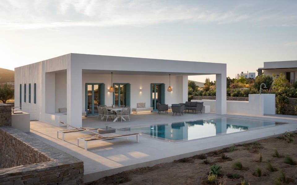 Property building, Patio, Day, Pool view, Swimming pool, sunbed