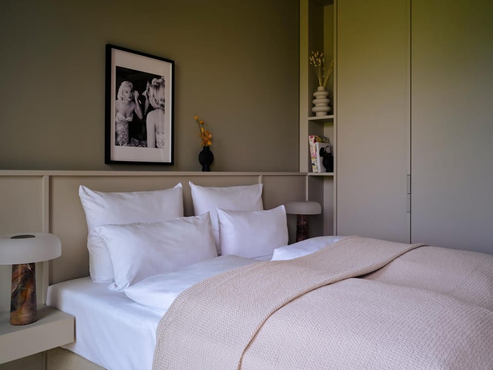 Bed, Photo of the whole room, Bedroom