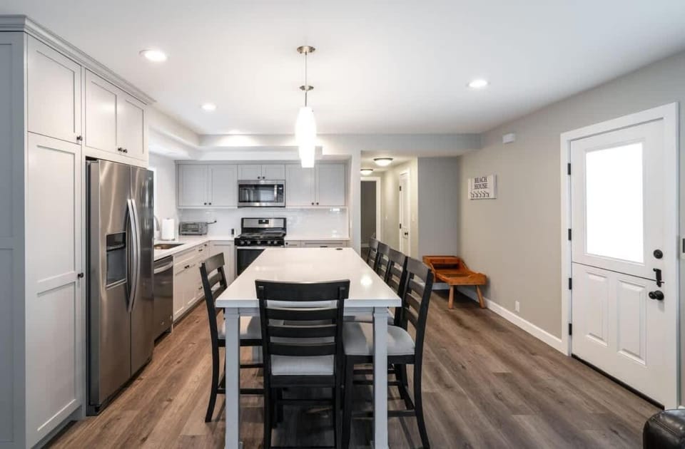 Remodeled Gem Balboa Island Beach House- 129 Opal home House in Balboa Island