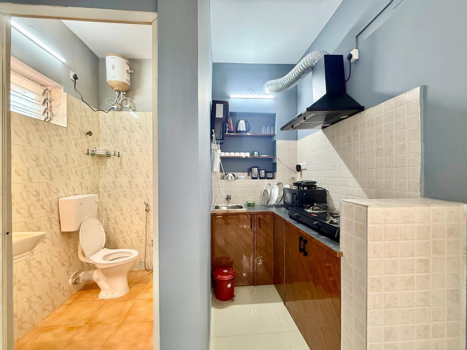 Voguish 1RK Retreat with Terrace, Near Sector 5 Metro - Prime Salt Lake Location Apartment in Kolkata