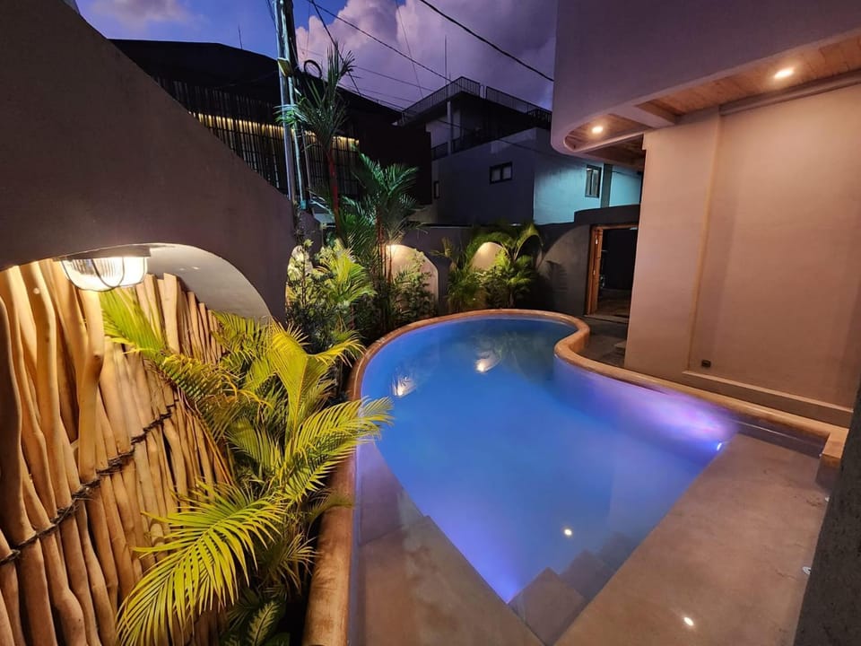 Swimming pool, Swimming pool