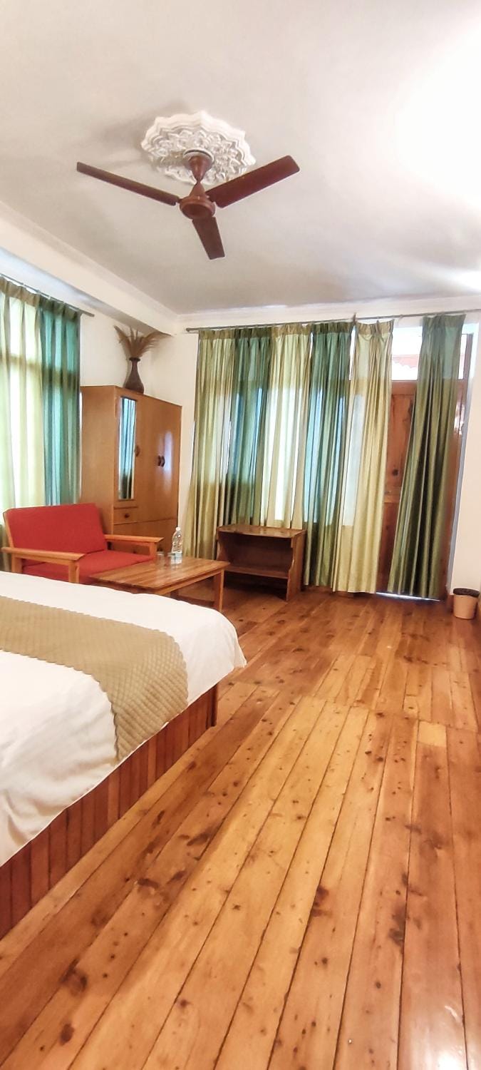 Soham's Chateau De Naggar - Manali Hotel in Himachal Pradesh