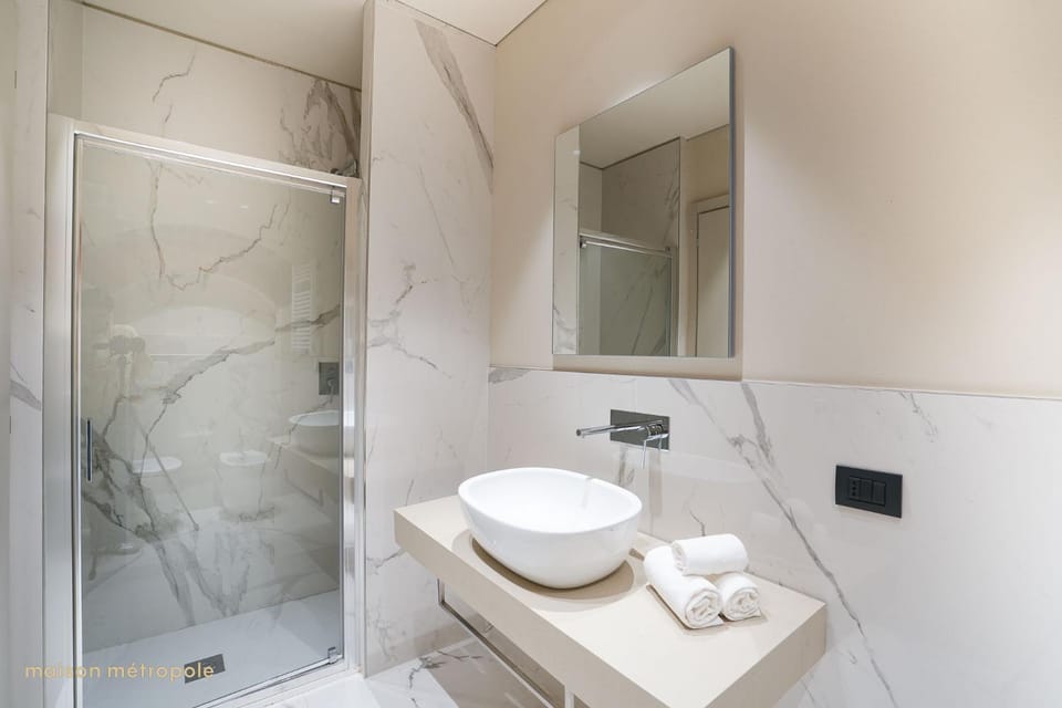 Shower, Toilet, Bathroom, towels