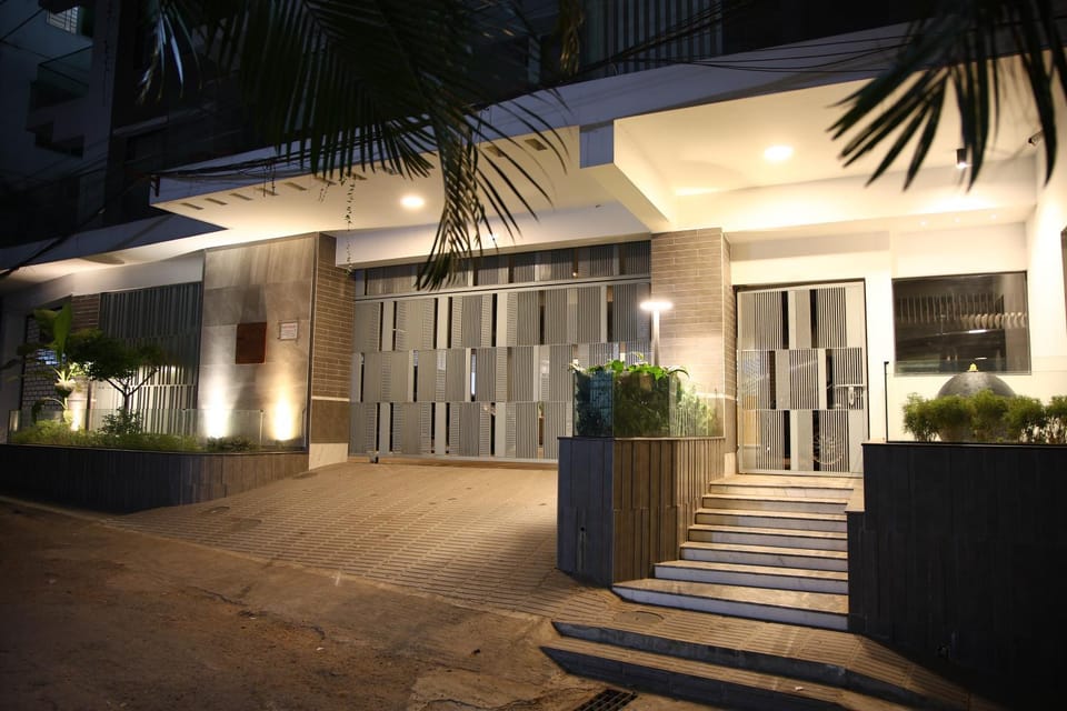 Property building, Facade/entrance, Night
