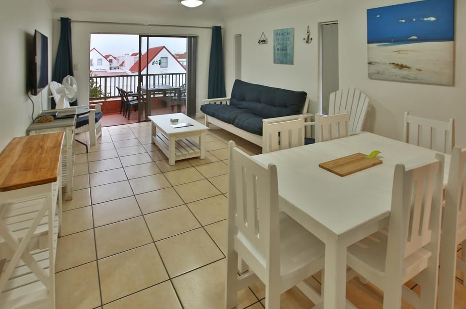 TV and multimedia, Balcony/Terrace, Living room, Seating area, Dining area