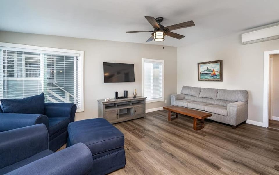 Remodeled Balboa Island Gem- 129 Opal B home House in Balboa Island