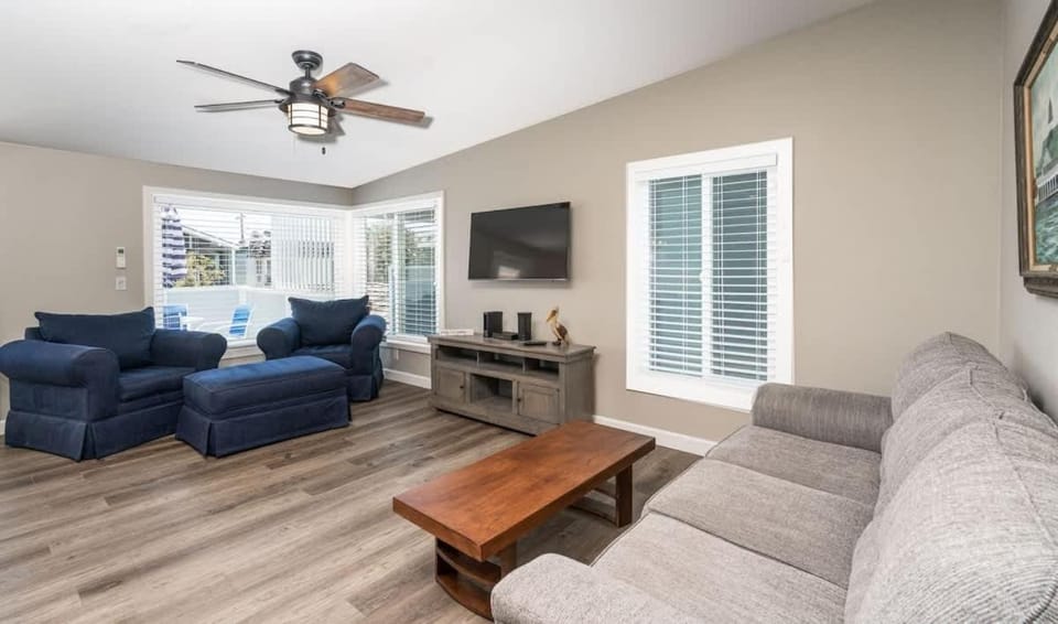 Remodeled Balboa Island Gem- 129 Opal B home House in Balboa Island