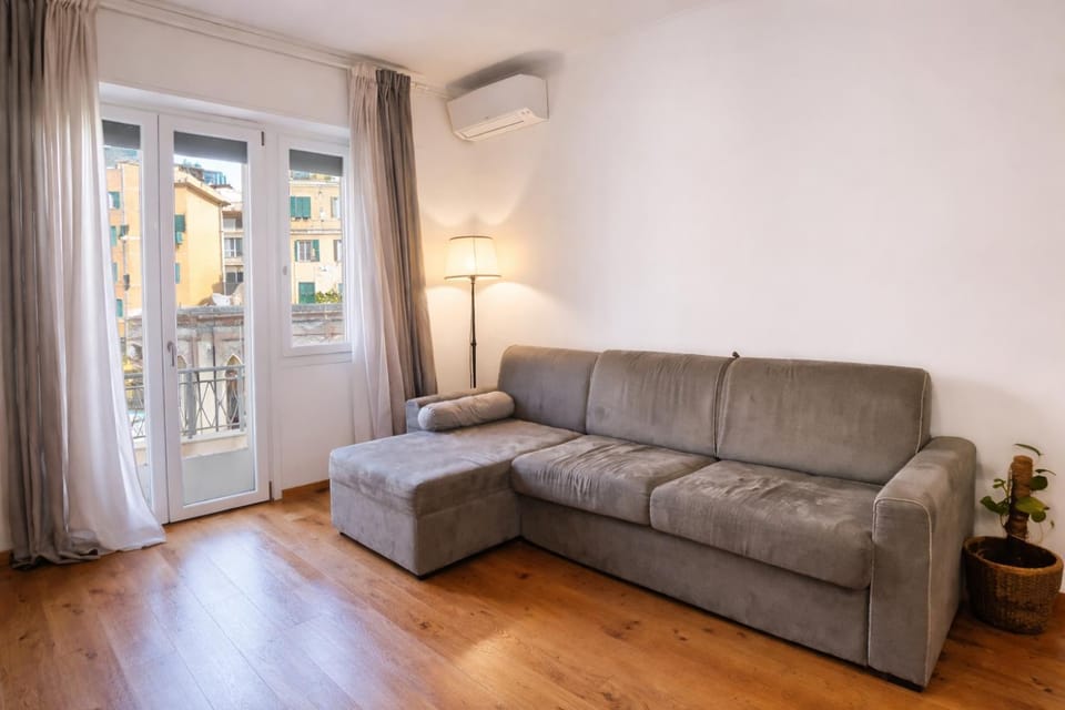 Xenia - 4 rooms apt in Via Cantore 50 Apartment in Genoa