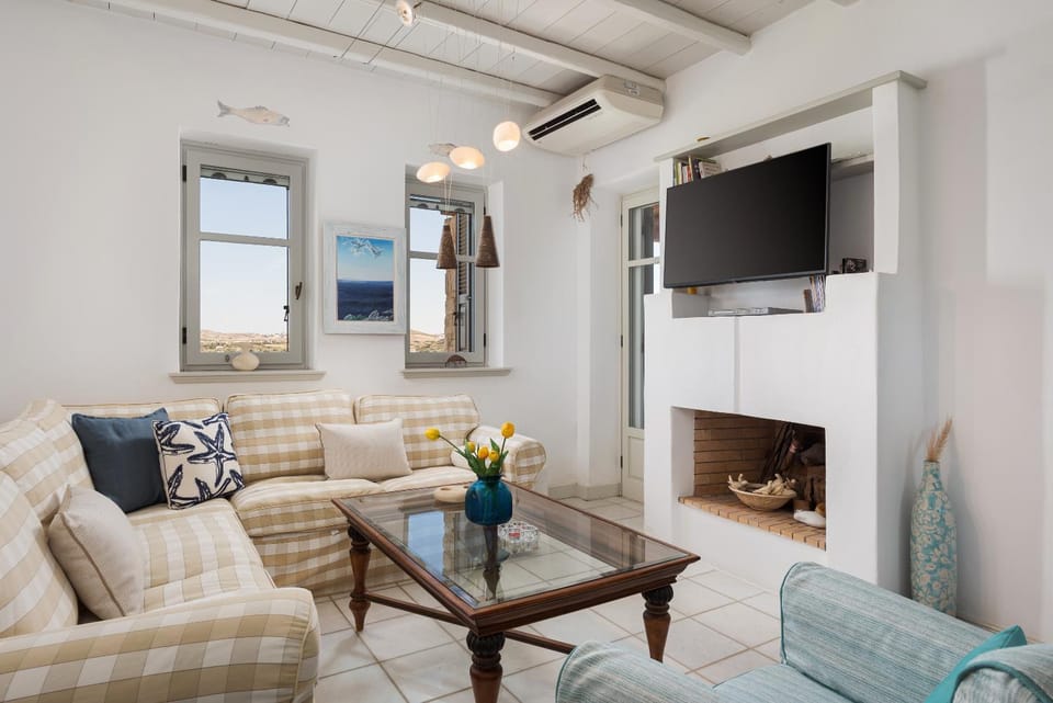 TV and multimedia, Seating area, air conditioner