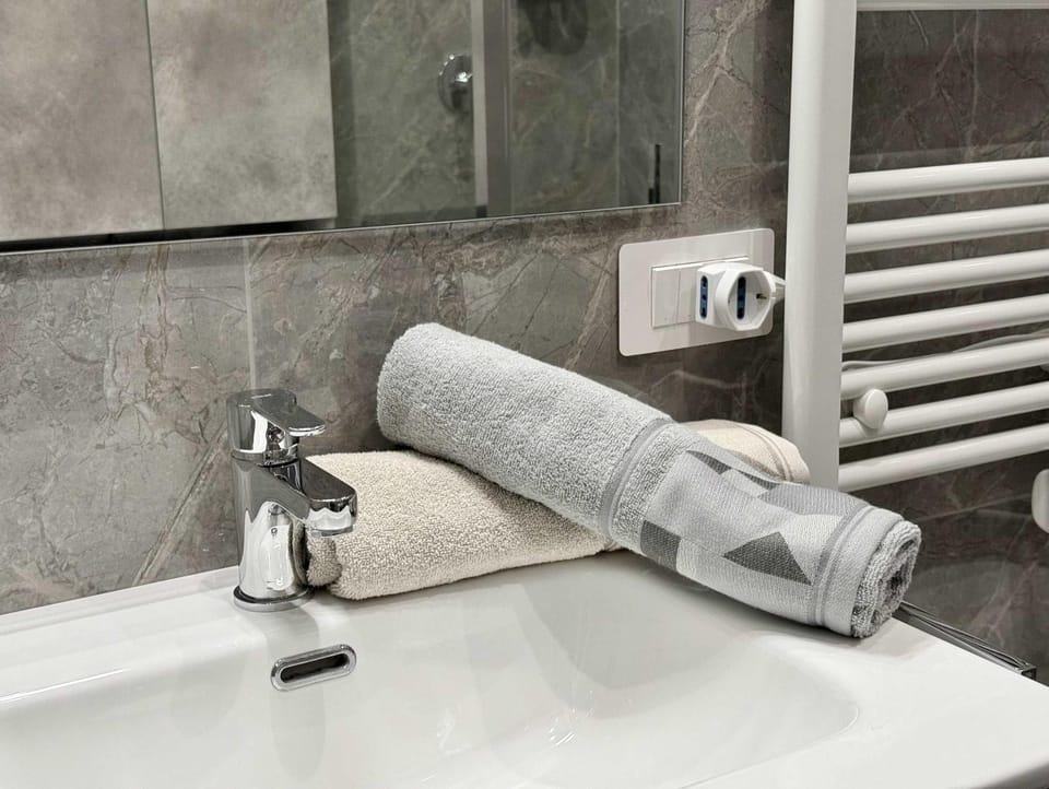 Bathroom, towels