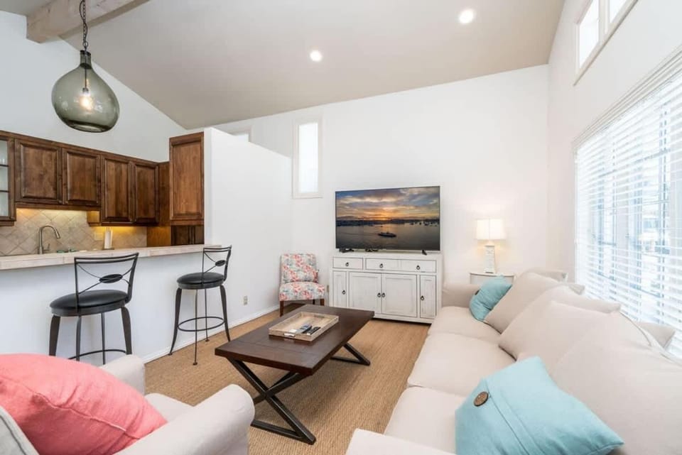 Quintessential Balboa Island Gem home House in Balboa Island