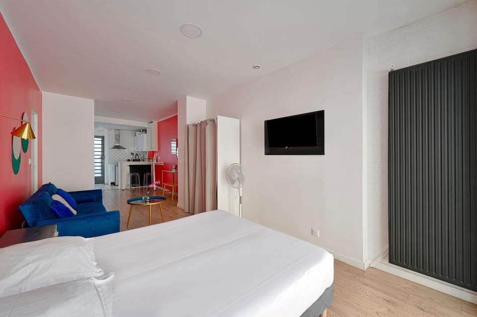 Cosy street level studio for 3 Apartment in Paris