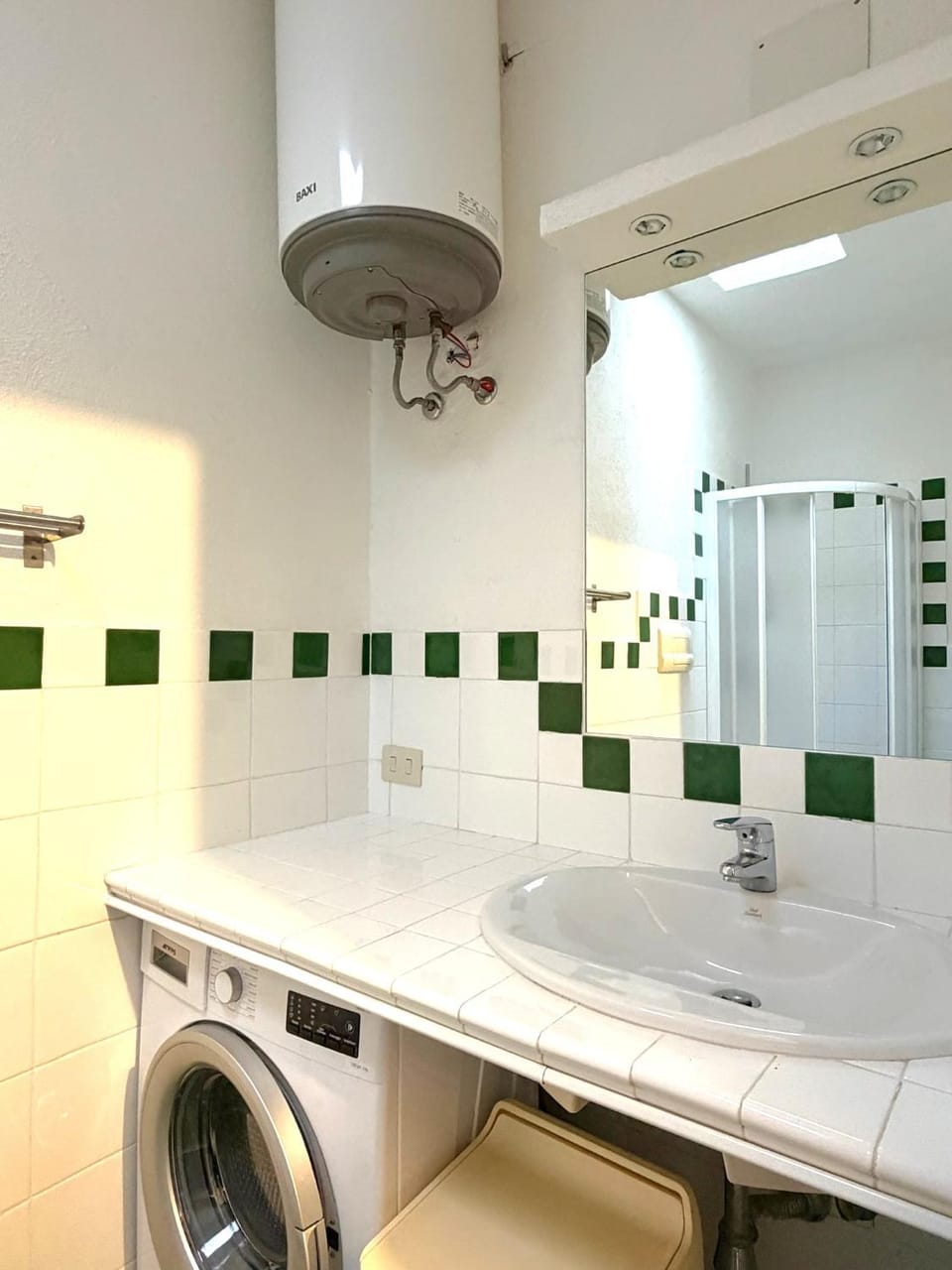 Bathroom, washing machine