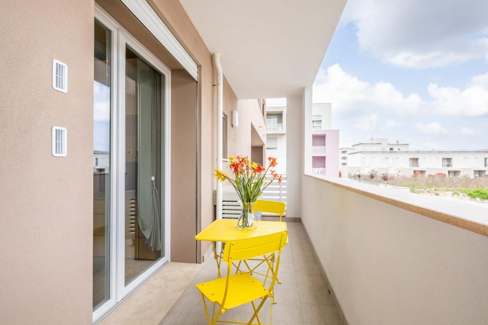 Property building, View (from property/room), Balcony/Terrace