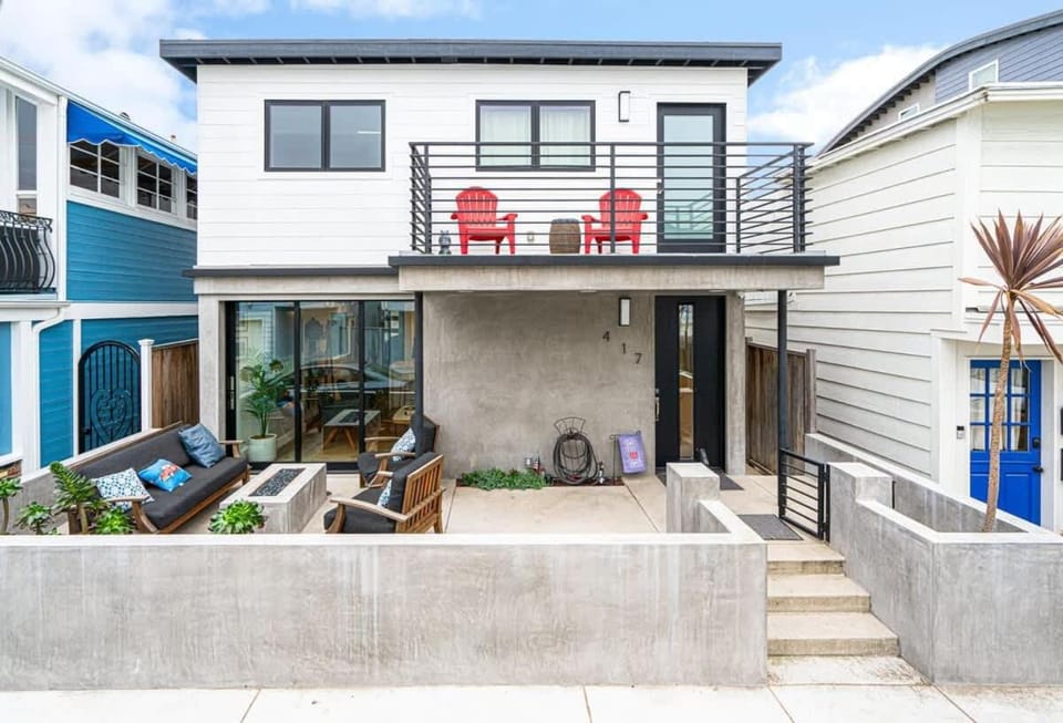 Modern Living, Steps to Beach Bay- 417 Harding home House in Balboa Peninsula