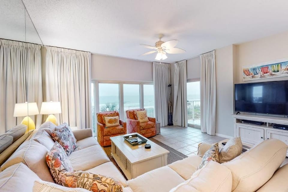 Bright Waterfront Condo with Hot Tub and Pool House in Miramar Beach