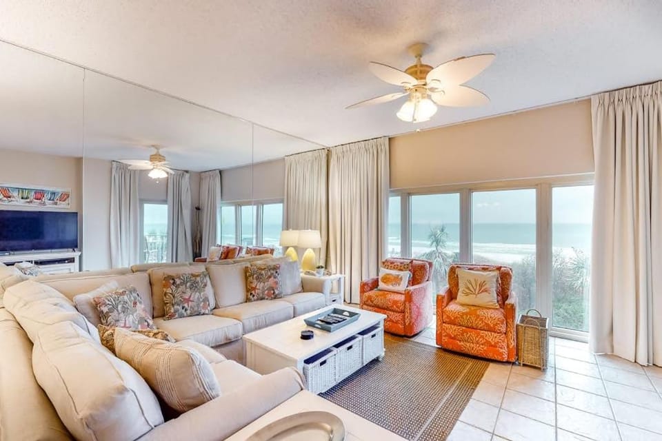 Bright Waterfront Condo with Hot Tub and Pool House in Miramar Beach