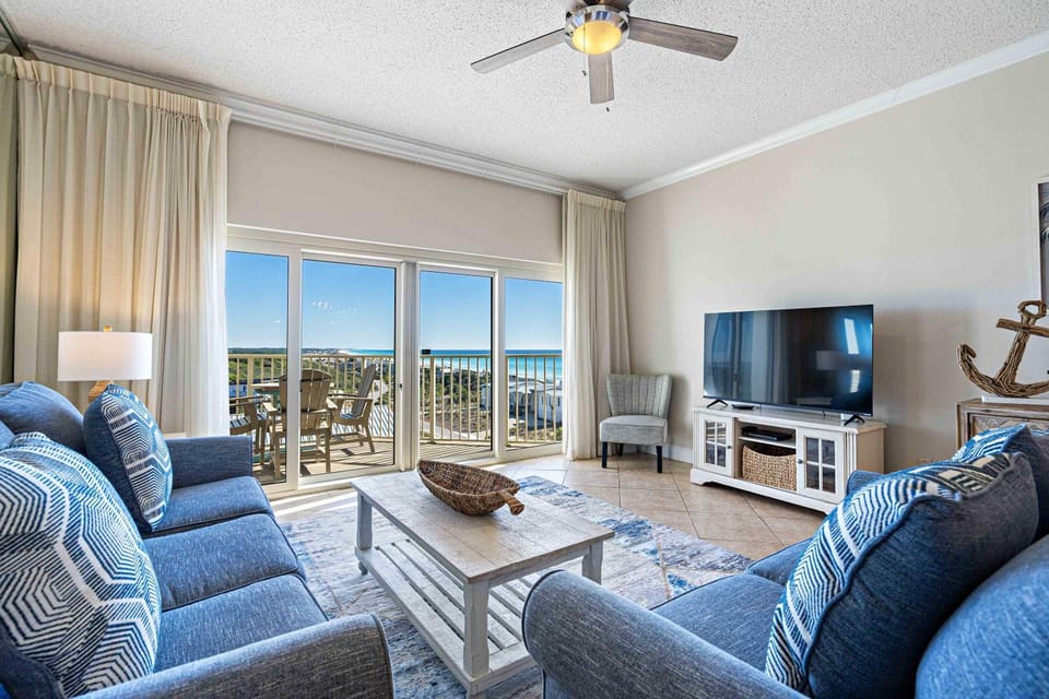 Oceanfront Condo with Private Balcony Resort Pool & Hot Tub Apartment in Miramar Beach