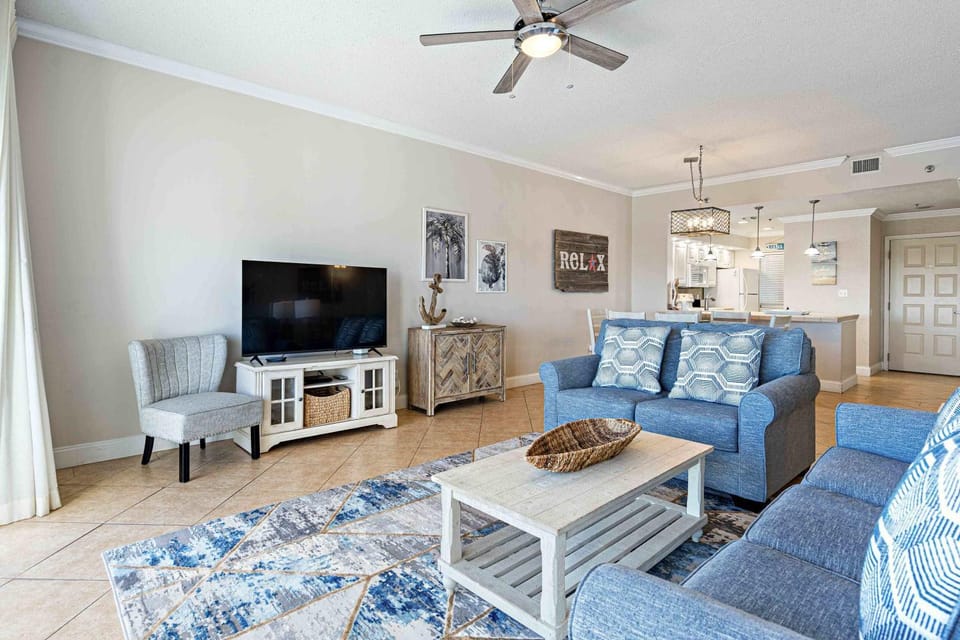 Oceanfront Condo with Private Balcony Resort Pool & Hot Tub Apartment in Miramar Beach