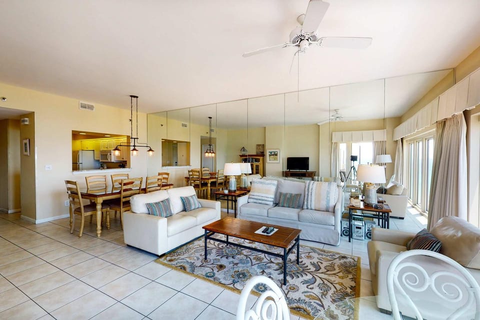 Beachfront Condo with Balcony Pool and Hot Tub Apartment in Miramar Beach