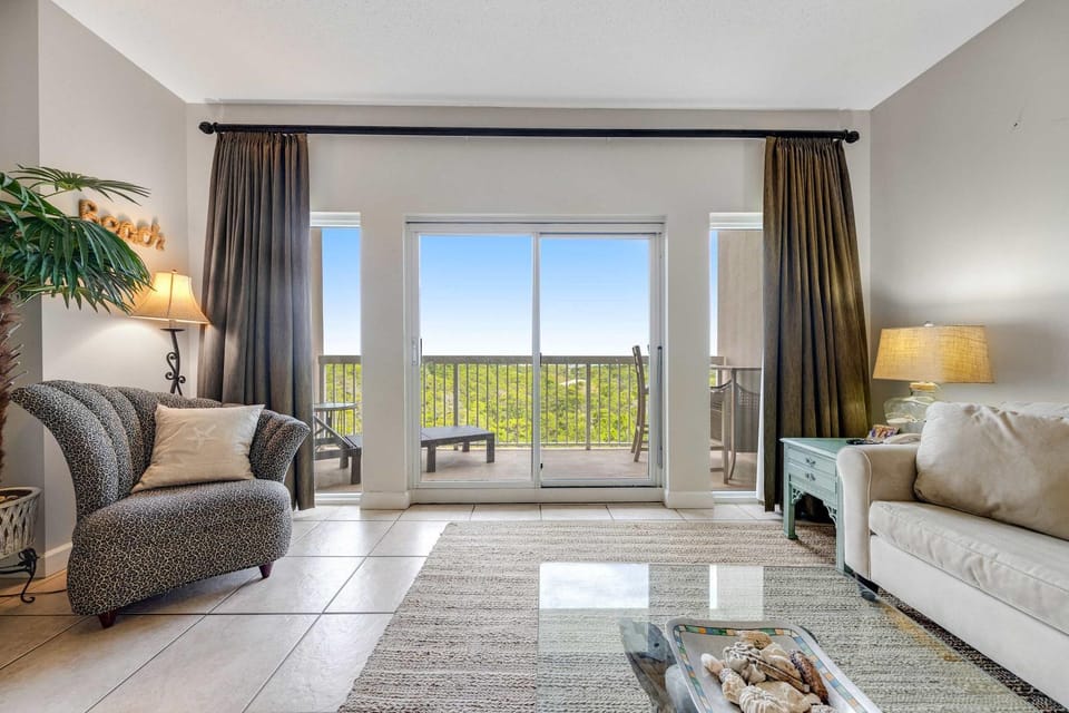 Double Resort Condo with Pools and Beach Tram Apartment in Miramar Beach