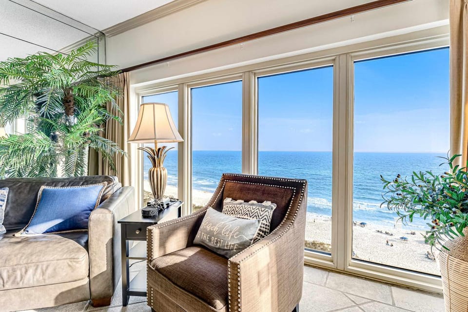 Beachfront Villa with Balcony Pool and Sauna Apartment in Miramar Beach