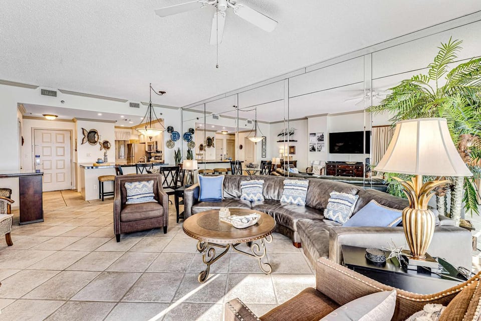 Beachfront Villa with Balcony Pool and Sauna Apartment in Miramar Beach