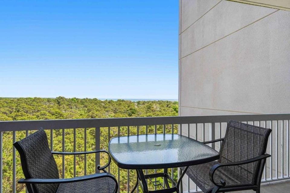 Easy Beach Walk Pools and Hot Tubs Apartment in Miramar Beach
