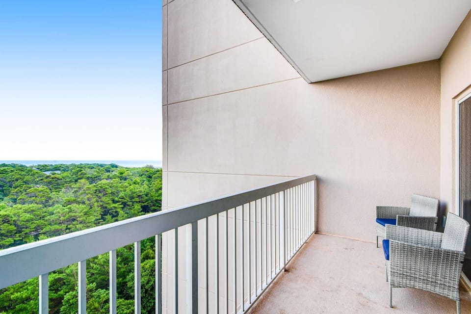 6th-Floor Condo with Pool Hot Tub and Gym Apartment in Miramar Beach
